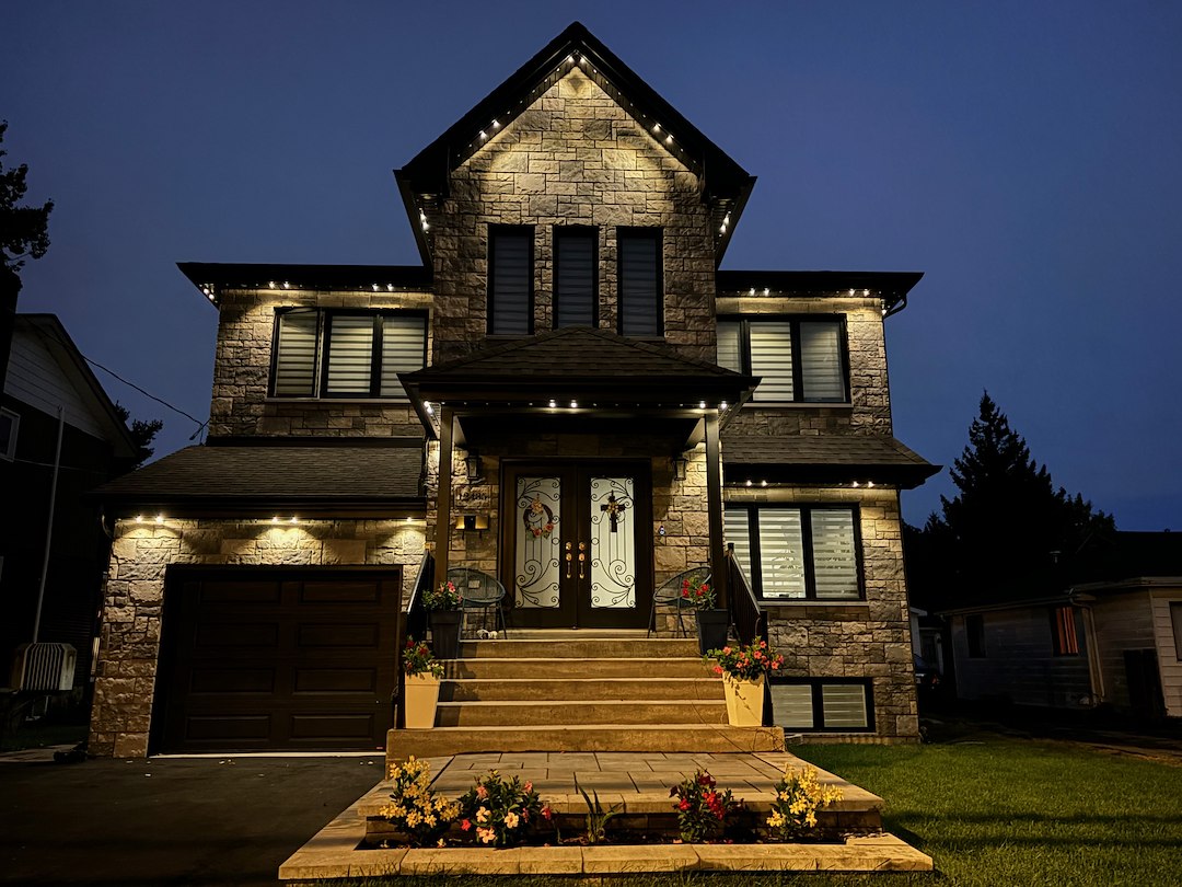 Beautiful llumination in Montréal with Gemstone Lights: A permanent outdoor lighting solution